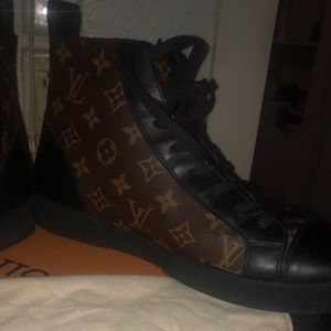 Men’s Vuitton boots size 9